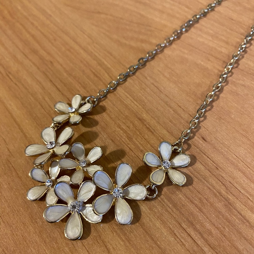 Flower Statement Necklace - Picture 1 of 4